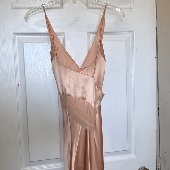 I’ve only ever worn this once, a pink creamy silky dress - Picture 5 of 6